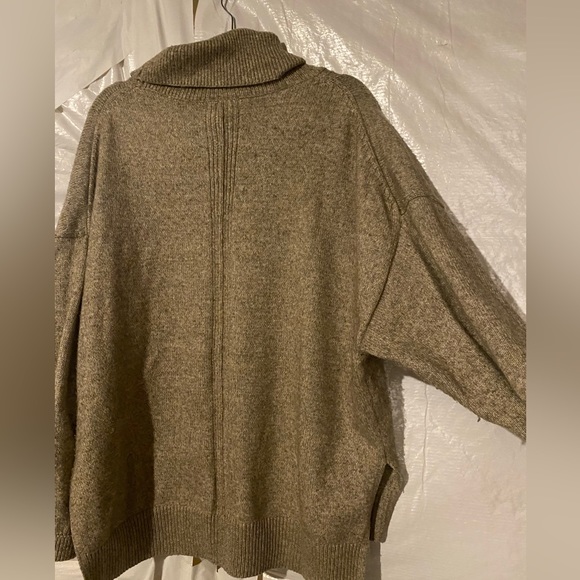 Oversized turtle neck sweater - Picture 7 of 7